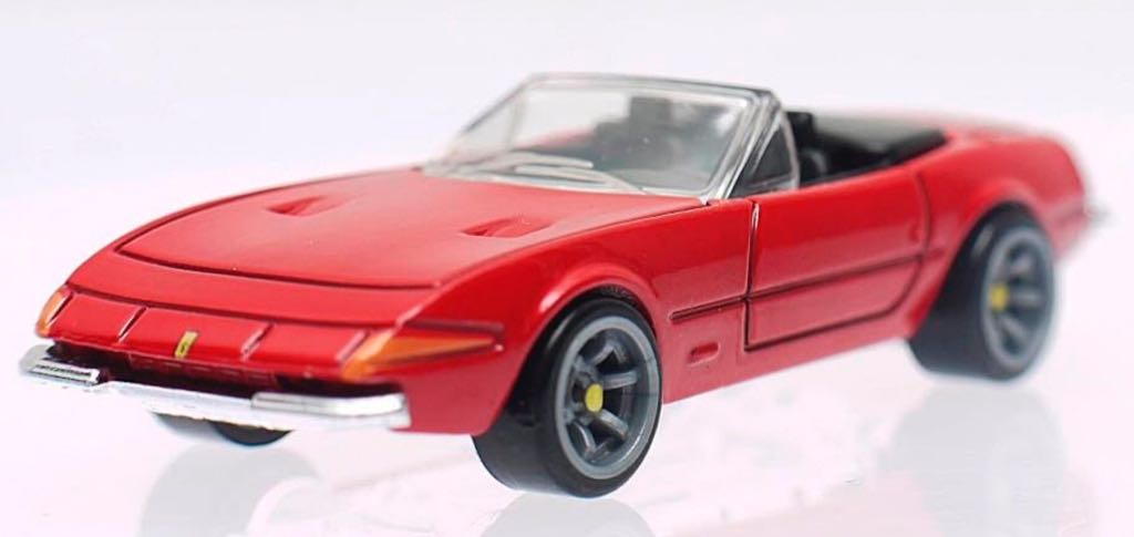 365 GTS4 - Ferrari Racer toy car collectible - Main Image 2