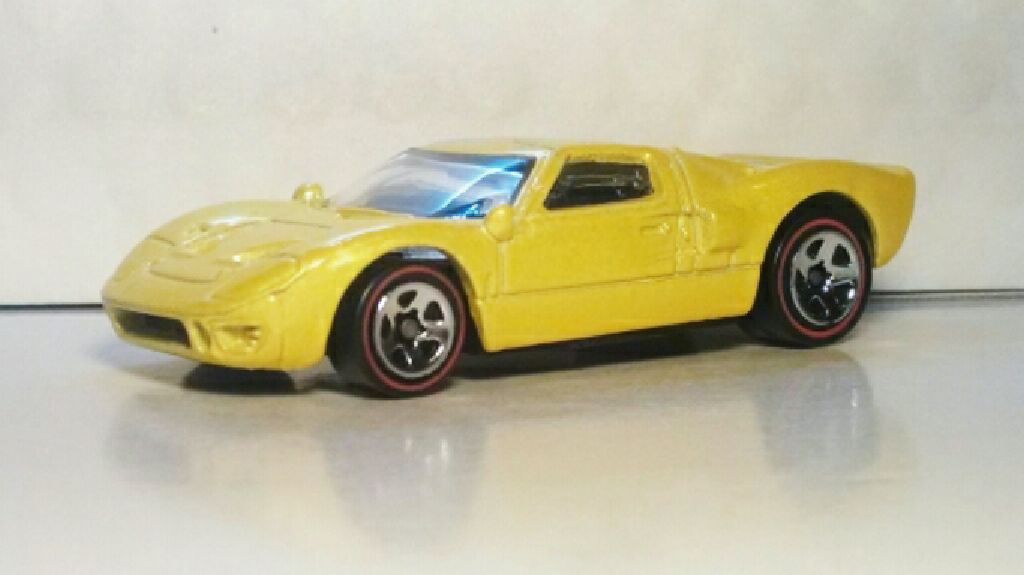 Ford GT-40 - HW Race Day toy car collectible - Main Image 2