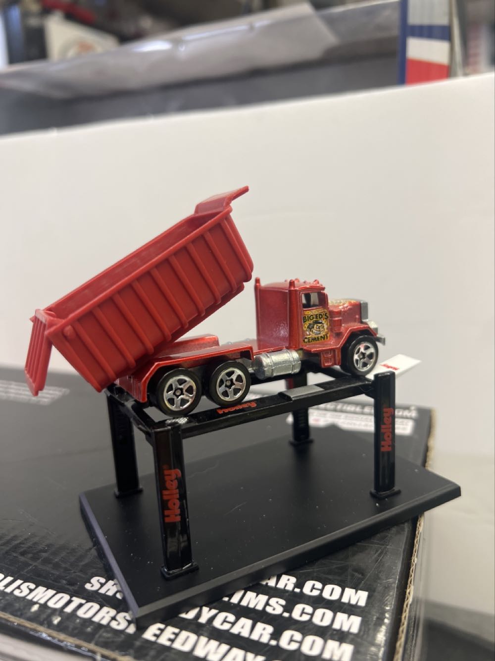 Peterbilt Dump Truck  - Hot Wheels toy car collectible - Main Image 3
