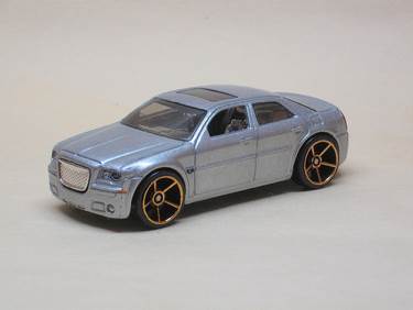 2005 Chrysler 300C Hemi - 2006 First Editions toy car collectible - Main Image 2