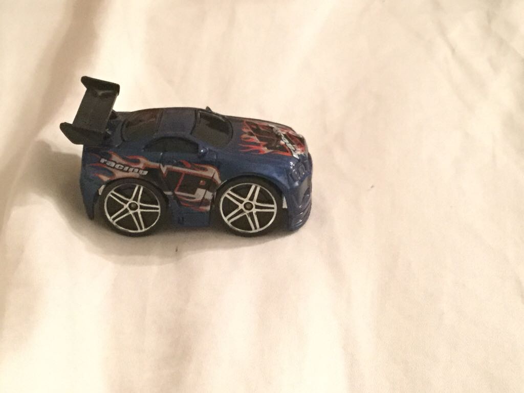 Out-A-Line - 2004 First Editions toy car collectible - Main Image 2