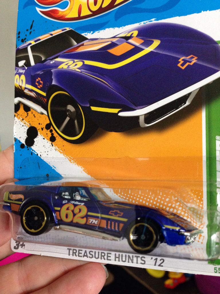 ’69 Corvette - 2012 Treasure Hunt toy car collectible - Main Image 2