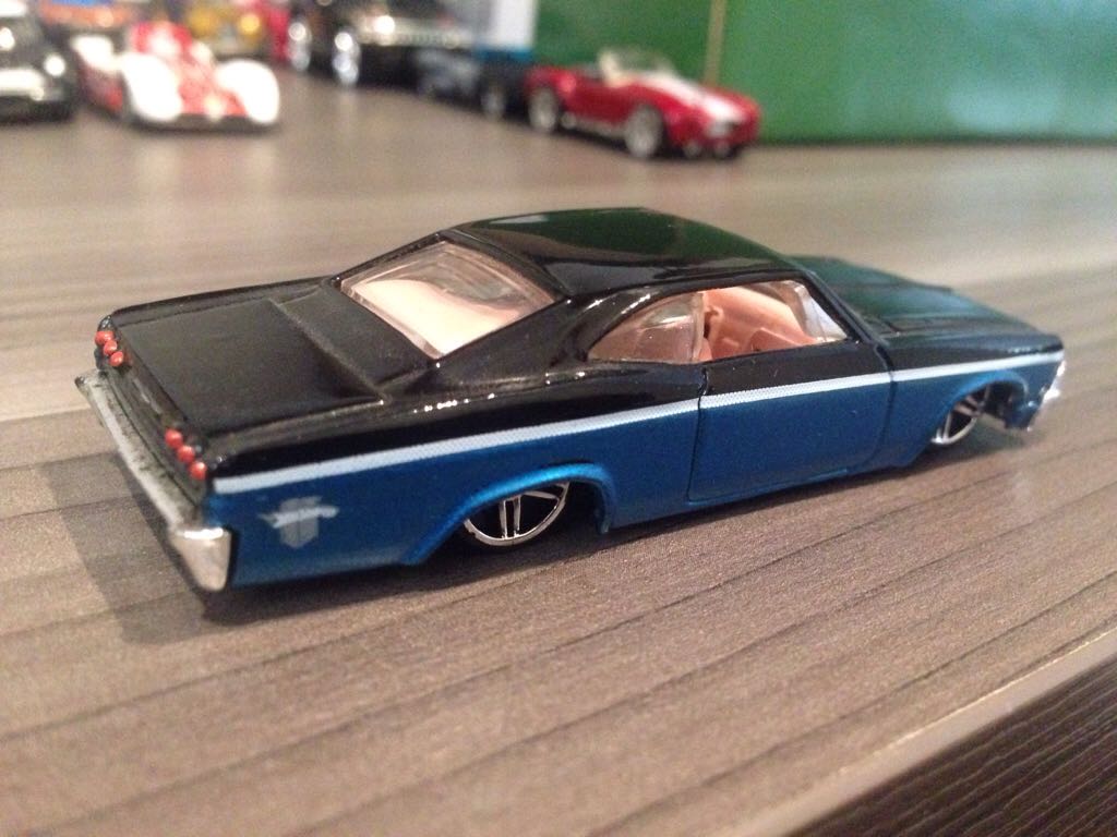 Chevy Impala 1965 - ’05 Muscle Mania toy car collectible - Main Image 2