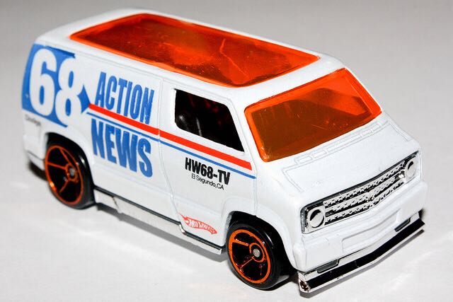 Dodge Van GTB84 - 2021-HW DRIFT toy car collectible - Main Image 2