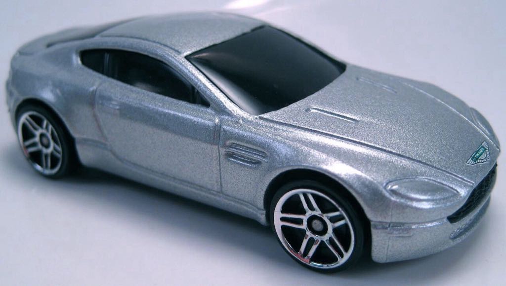 Aston Martin V8 Vantage - HW Stars toy car collectible - Main Image 2