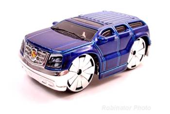Blings Cadillac Escalade - 2004 First Editions toy car collectible - Main Image 2
