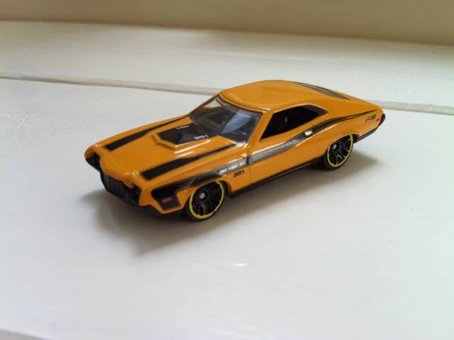 ’72 Ford Gran Torino Sport - Muscle Mania - Ford ’12 toy car collectible - Main Image 2