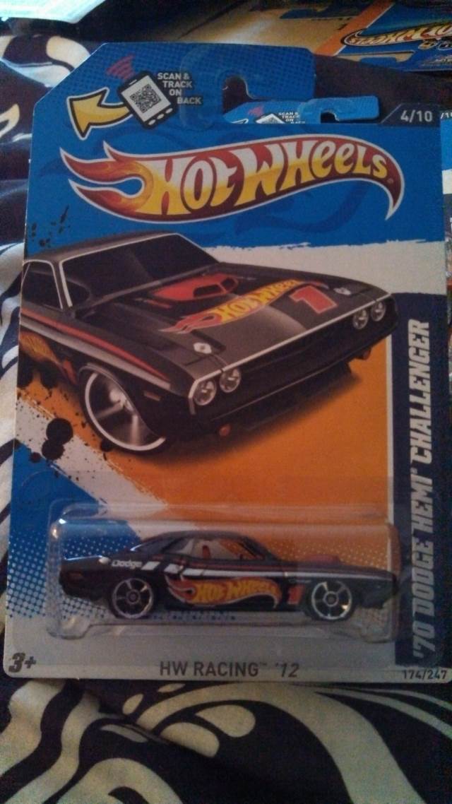 1970 Dodge Hemi Challenger - HW Racing toy car collectible - Main Image 2