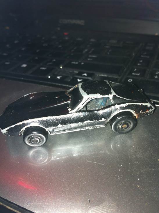 Corvette Stingray - The Hot Ones toy car collectible - Main Image 2