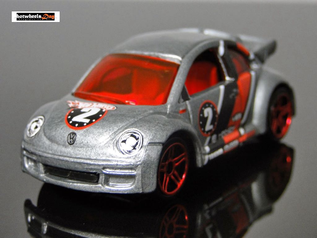 Volkswagen New Beetle Cup - 2005 Hot Wheels toy car collectible - Main Image 2