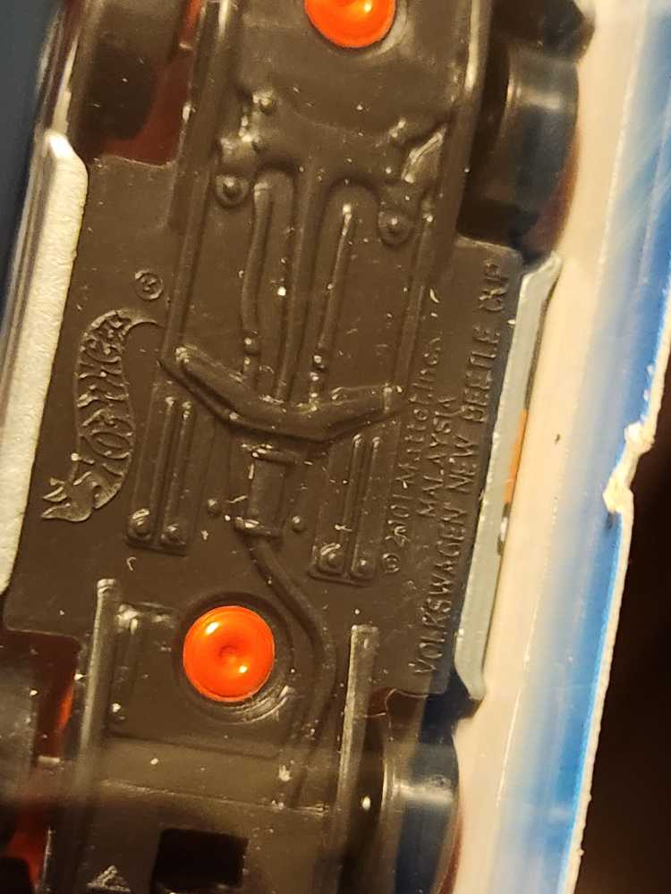 Volkswagen New Beetle Cup - 2005 Hot Wheels toy car collectible - Main Image 4