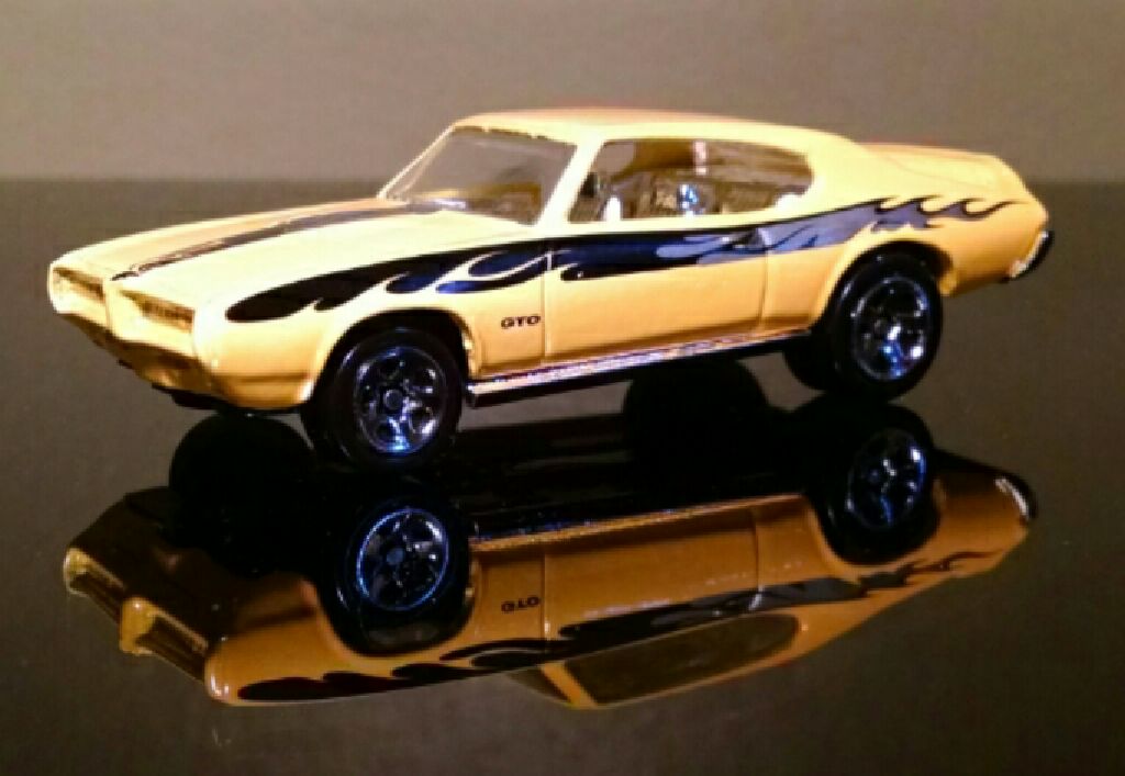 ‘69 Pontiac GTO - 2006 - Motown Metal toy car collectible - Main Image 2