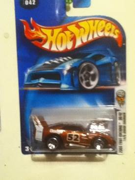 1969 Dodge Charger Daytona - 2006 - Mopar Madness toy car collectible - Main Image 1