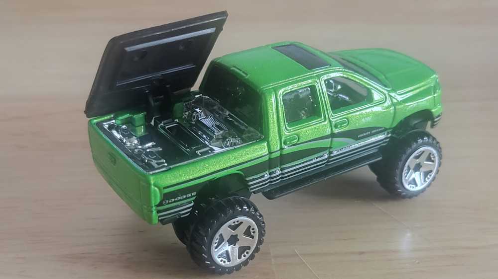 1/10 Dodge Ram 1500 - 2009 - HW Special Features™️ toy car collectible - Main Image 2