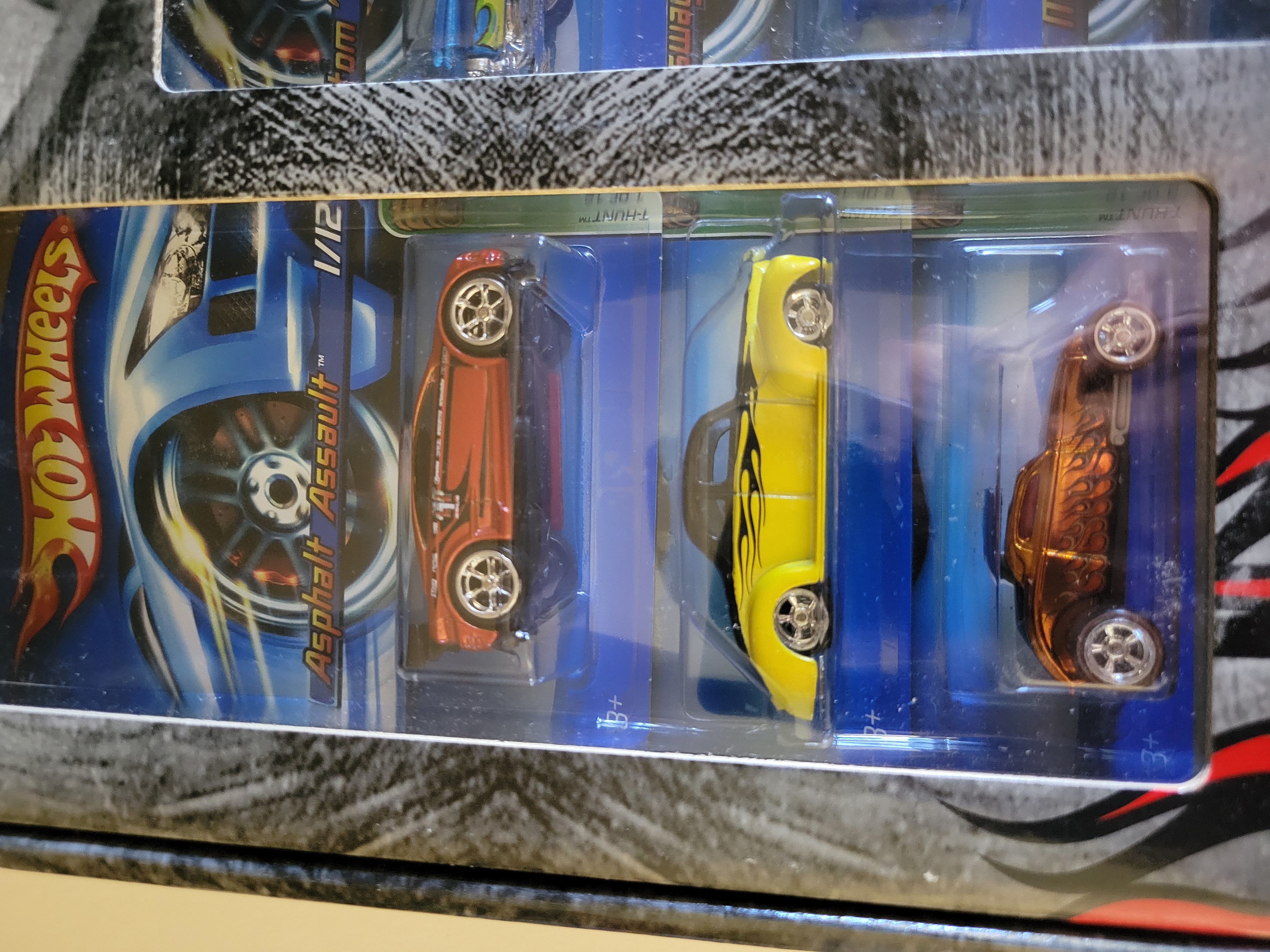 Asphalt Assalt - Treasure Hunt 2006 toy car collectible - Main Image 2