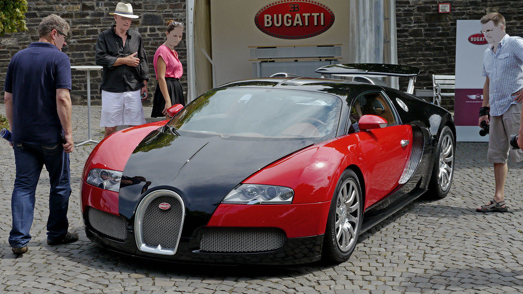 Bugatti Veyron EB 16.4 - 8000 cc toy car collectible - Main Image 2