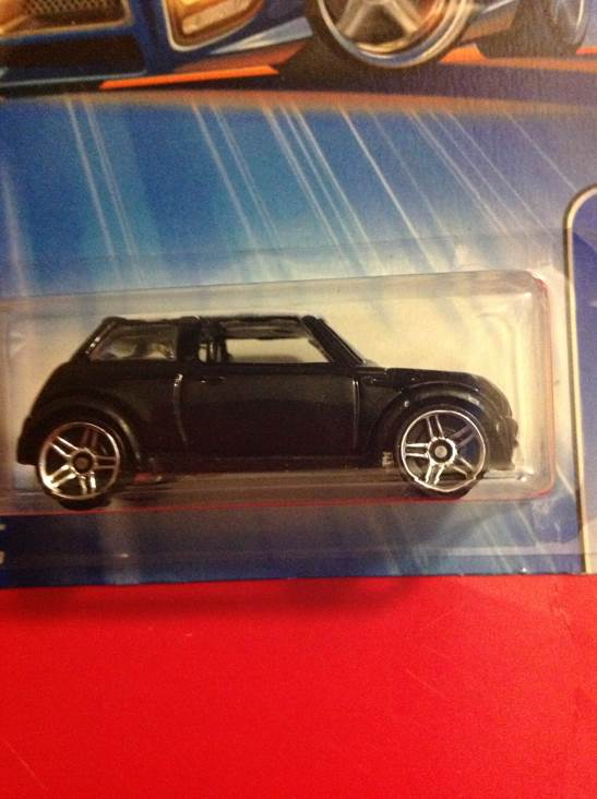 Mini Cooper 2001 - Mainline toy car collectible - Main Image 2