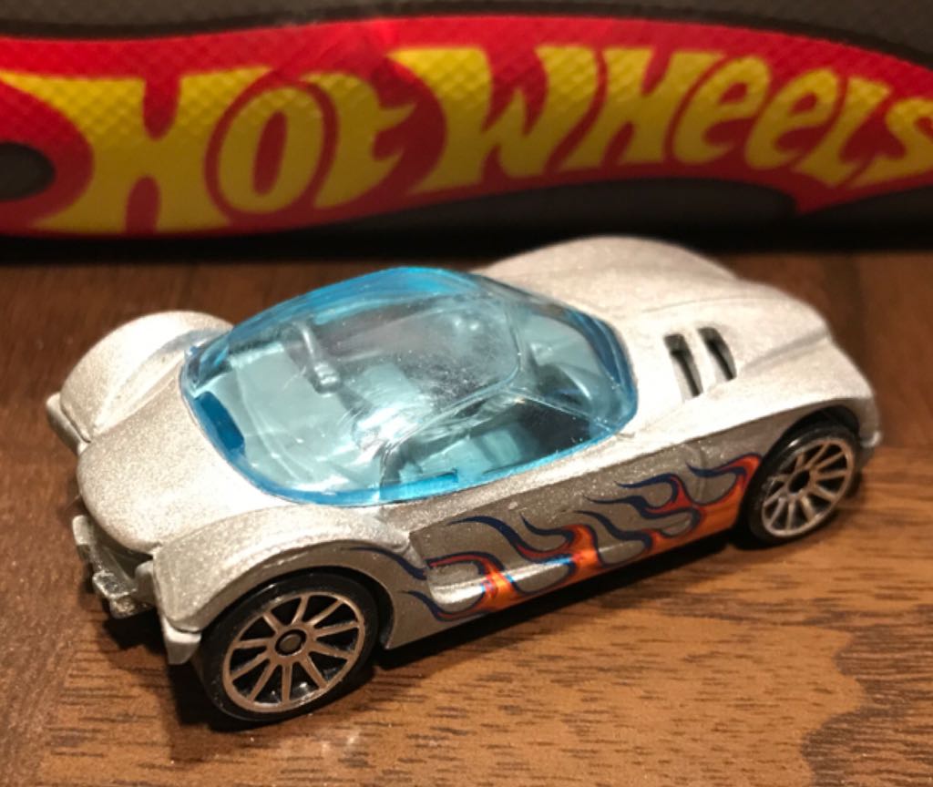 Golden Arrow - 2-lane V Drop Playset toy car collectible - Main Image 2