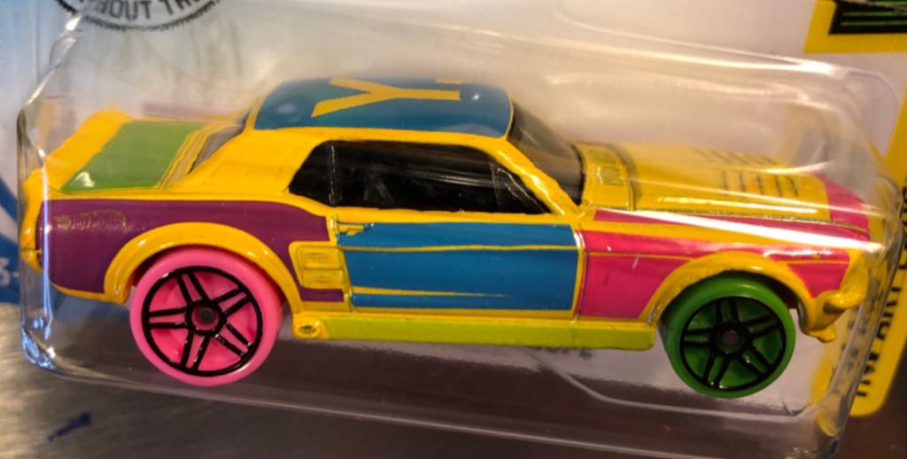 Ford Mustang Coupe 1967 - HW Art Cars toy car collectible - Main Image 2