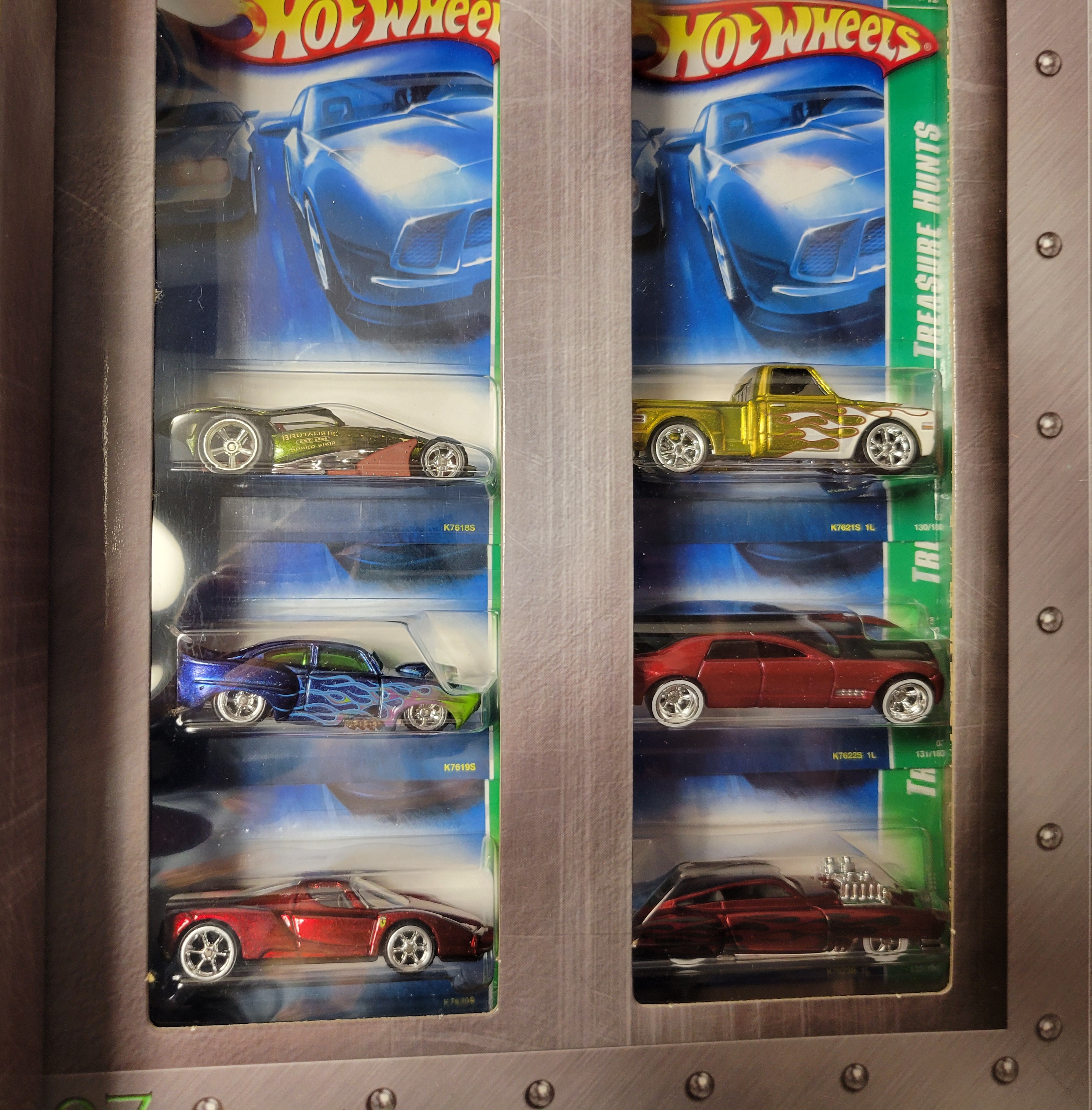 Evil Twin - Trea$ure Hunt$ 2007 toy car collectible - Main Image 3