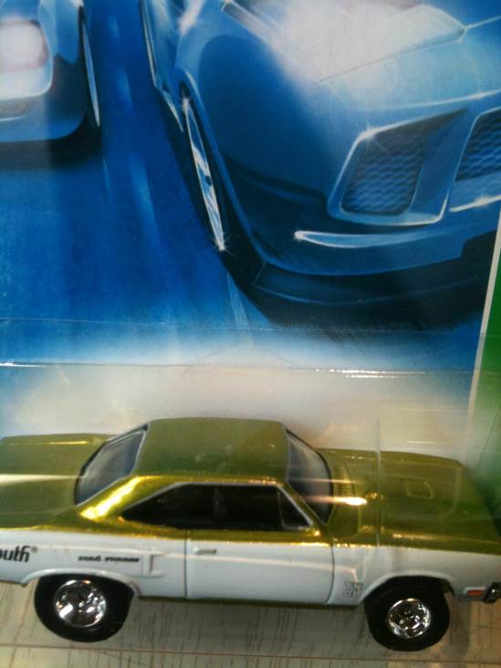 ’70 Plymouth Roadrunner - Trea$ure Hunt$ 2008 toy car collectible - Main Image 2