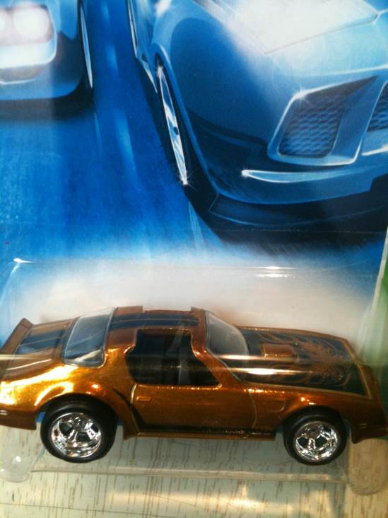 Hot Bird - Trea$ure Hunt$ toy car collectible - Main Image 2