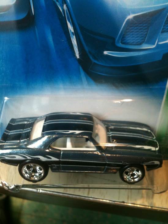 ’69 Camaro - Trea$ure Hunt$ 2008 toy car collectible - Main Image 2