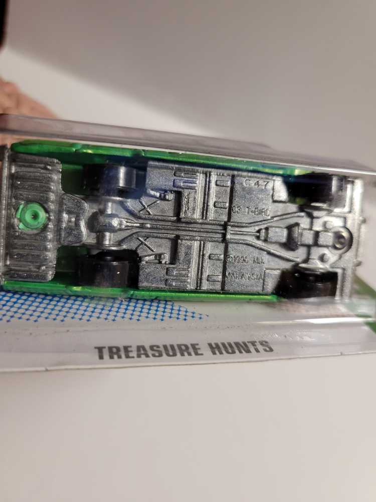 ’63 T-Bird - Treasure Hunts ’11 toy car collectible - Main Image 3