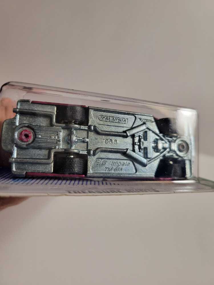 ’58 Impala - Trea$ure Hunt$ ’11 toy car collectible - Main Image 3