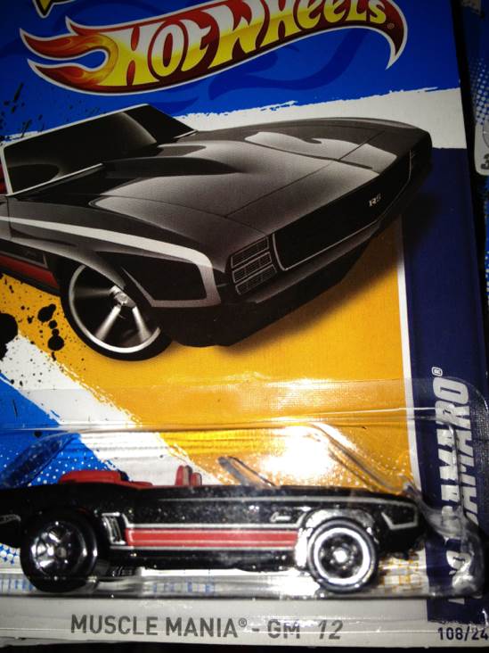 8/10 ’69 Camaro - 2012 - HW Muscle Mania - GM toy car collectible - Main Image 2