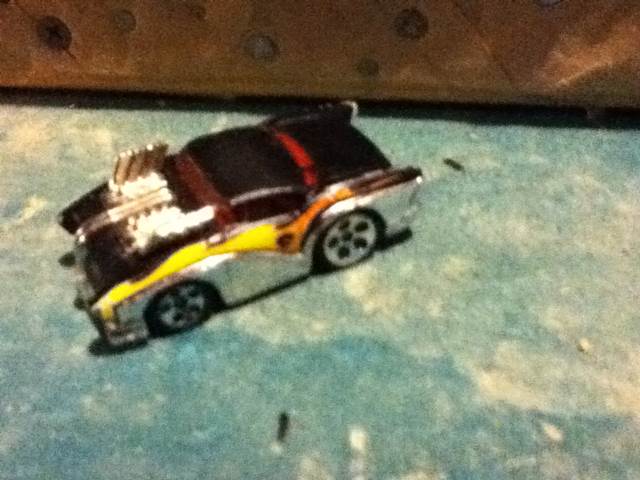 two 2 go  toy car collectible - Main Image 2