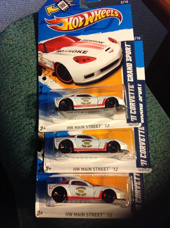 ’11 Corvette Grand Sport - MAIN STREET 12 toy car collectible - Main Image 2