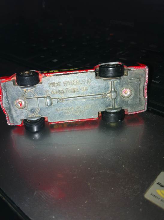 Camaro Z-28 - Hot Ones toy car collectible - Main Image 2