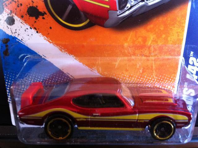 Olds 442 - Muscle Mania ’11 toy car collectible - Main Image 2