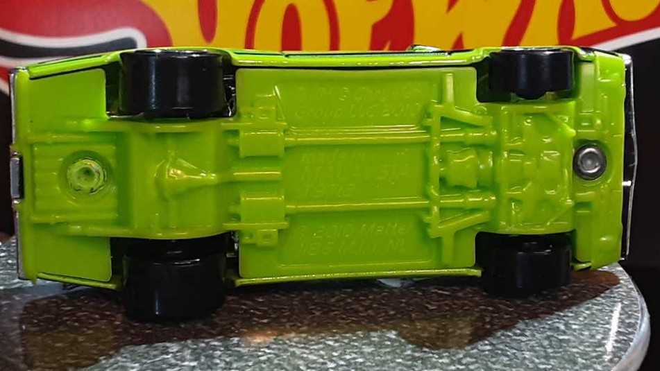 ’70 Dodge Charger R/T - HW Muscle Mania toy car collectible - Main Image 3