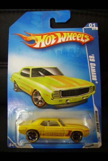 69 Camaro - Muscle Mania ’09 toy car collectible - Main Image 1