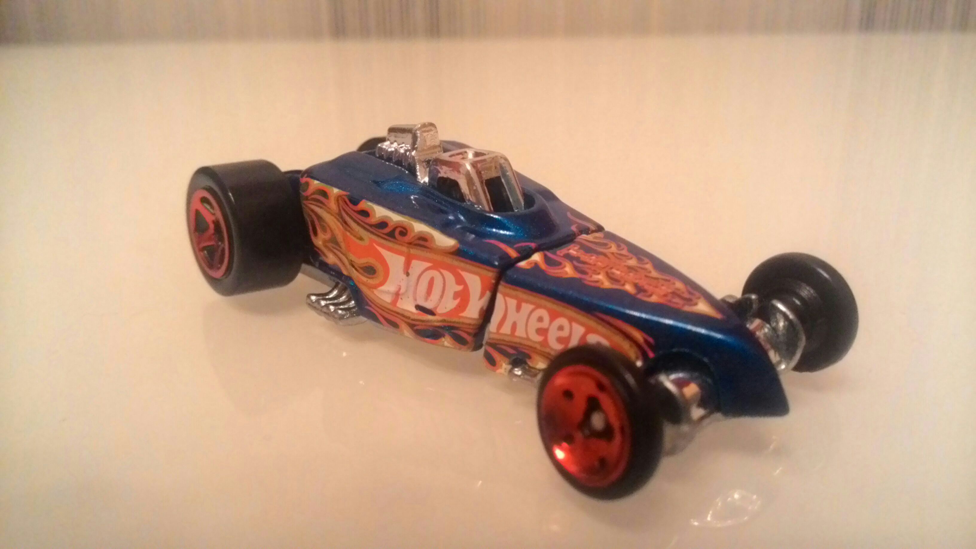 Tire Fryer - Hot Wheels Magazine 2013 toy car collectible - Main Image 2