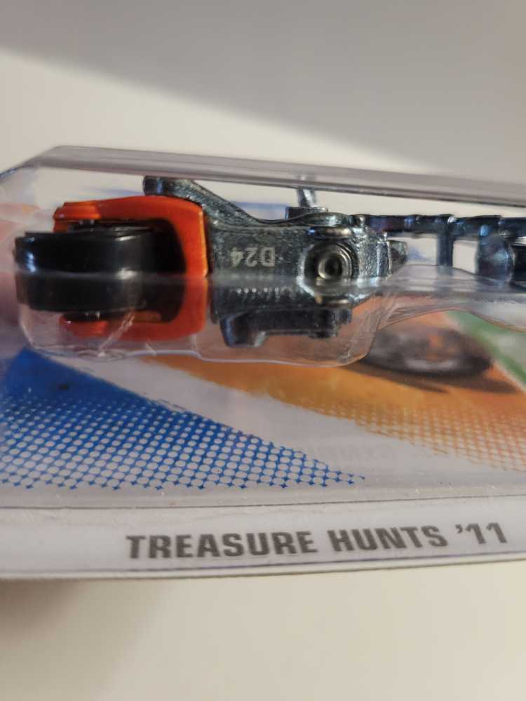 OCC Splitback - Treasure Hunts ’11 toy car collectible - Main Image 3