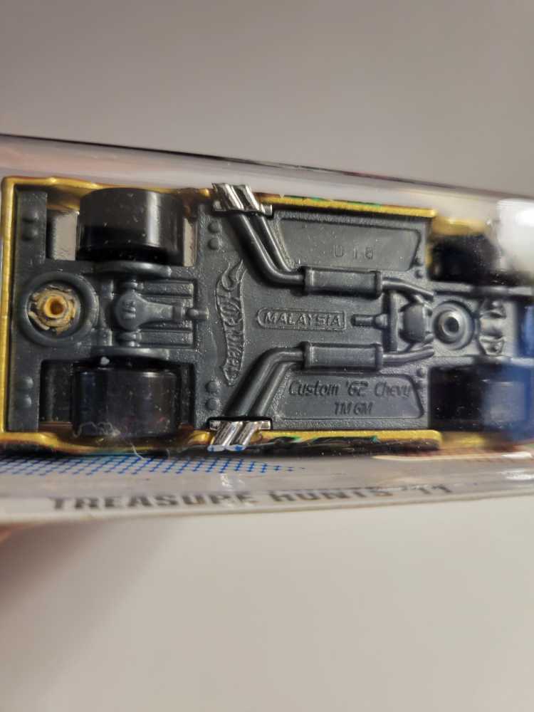 Custom ’62 Chevy - Treasure Hunts ’11 toy car collectible - Main Image 3
