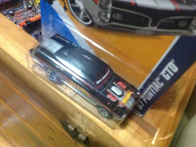 ’67 Pontiac GTO - HW Racing 2012 toy car collectible - Main Image 2