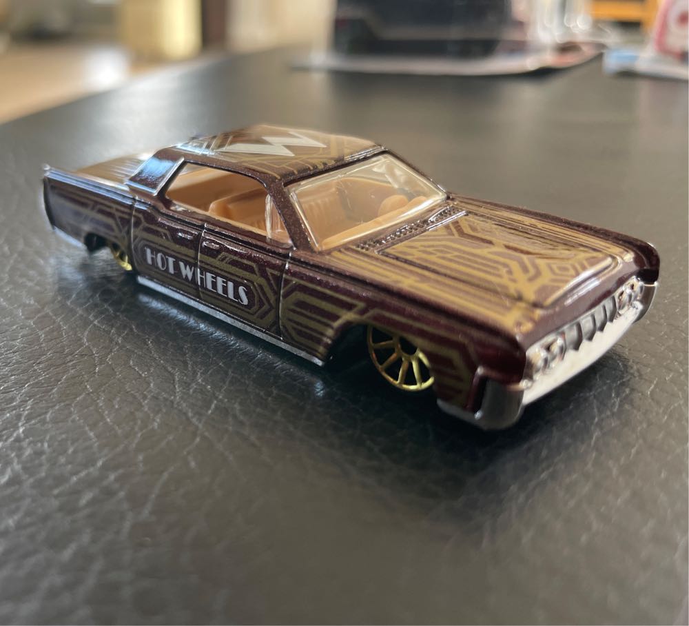 ’64 Lincoln Continental - HW Art Cars 2017 toy car collectible - Main Image 2