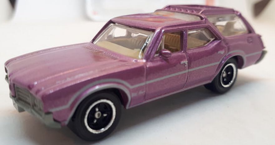 Oldsmobile Vista Cruiser - 2018 MBX Road Trip toy car collectible - Main Image 2