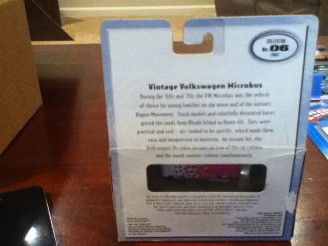 Vintage Volkswagon Microbus - 100% Hot Wheels toy car collectible - Main Image 2