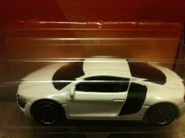 Matchbox Audi R8 - MBX Adventure City toy car collectible - Main Image 2