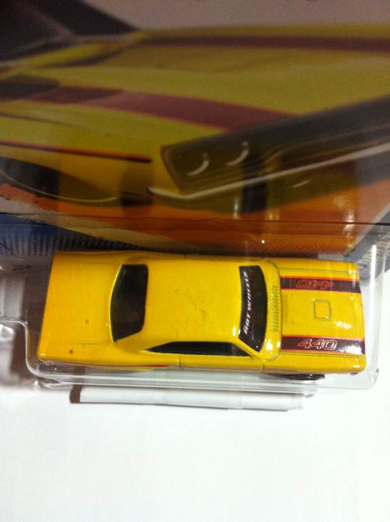 Hot Wheels: ’70 Plymouth Road Runner - 2012 - HW Muscle Mania - Mopar™️ toy car collectible - Main Image 2