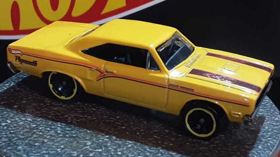 Hot Wheels: ’70 Plymouth Road Runner - 2012 - HW Muscle Mania - Mopar™️ toy car collectible - Main Image 4