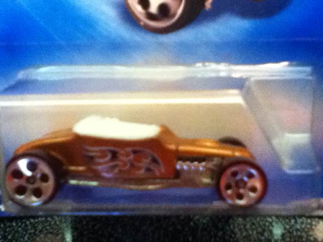 Track T - HOT WHEELS STARS toy car collectible - Main Image 2