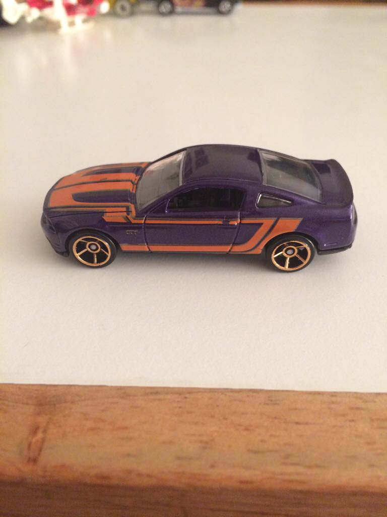 2010 Ford Mustang Gt  toy car collectible - Main Image 2