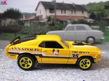 ’70 Ford Mustang MACH 1 - HW Main Street ’11 toy car collectible - Main Image 2