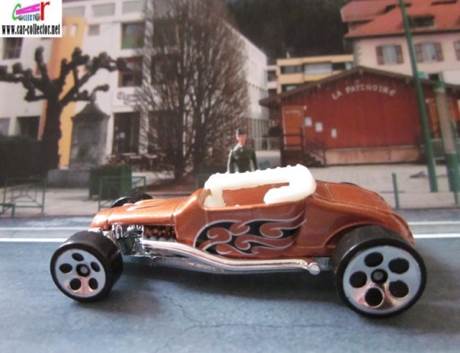 Track T - How Wheels Stars ’08 toy car collectible - Main Image 2